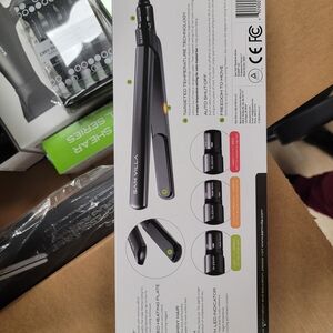Professional Sam Villa Sleekr Flat Iron Like New